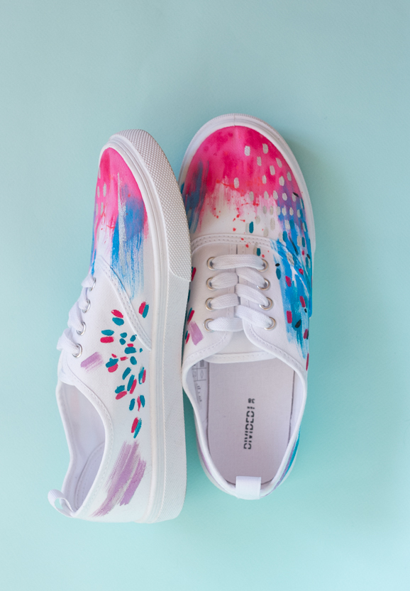 Белые кеды с росписью - Абстракция с брызгами