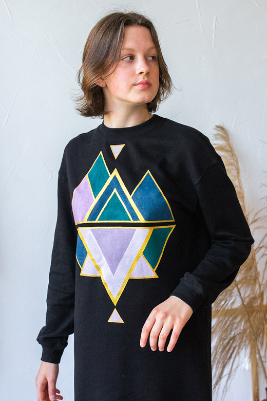 Чёрное короткое платье-свитшот с ручной росписью - Абстрактные горы