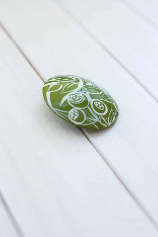 Деревянная брошь с росписью - В лесу