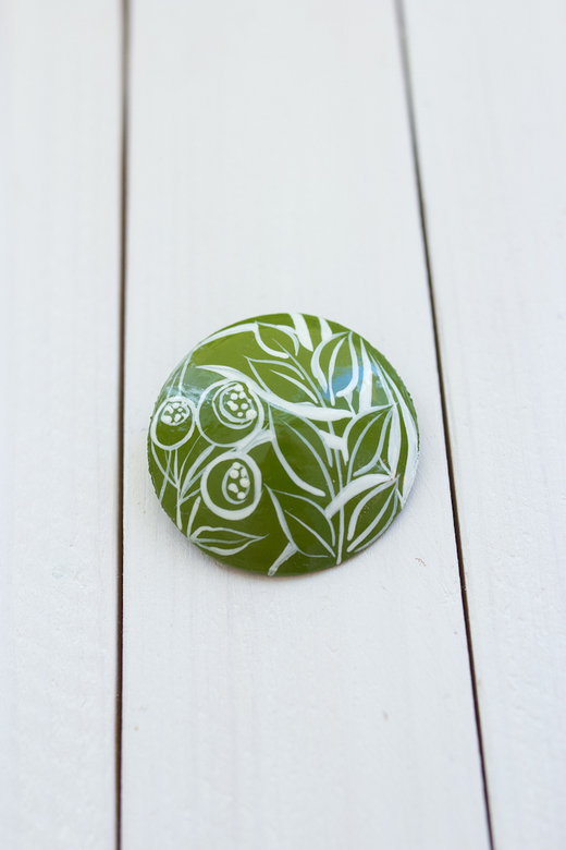 Деревянная брошь с росписью - В лесу