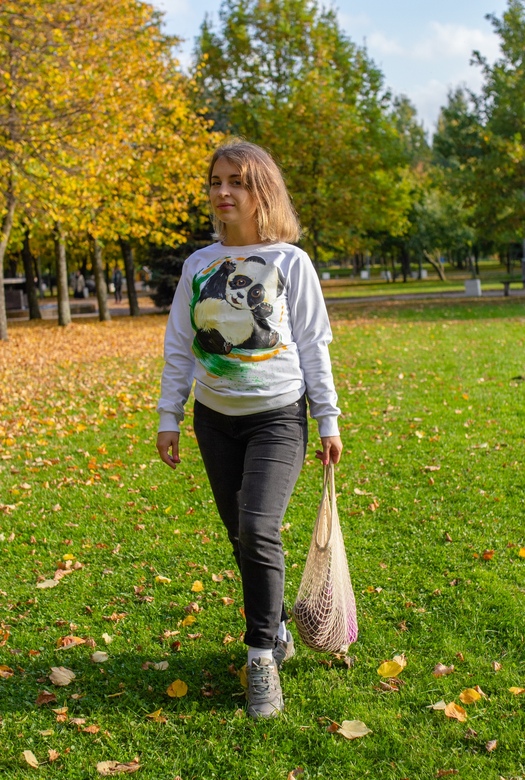 Белый свитшот с росписью - Малыш панда