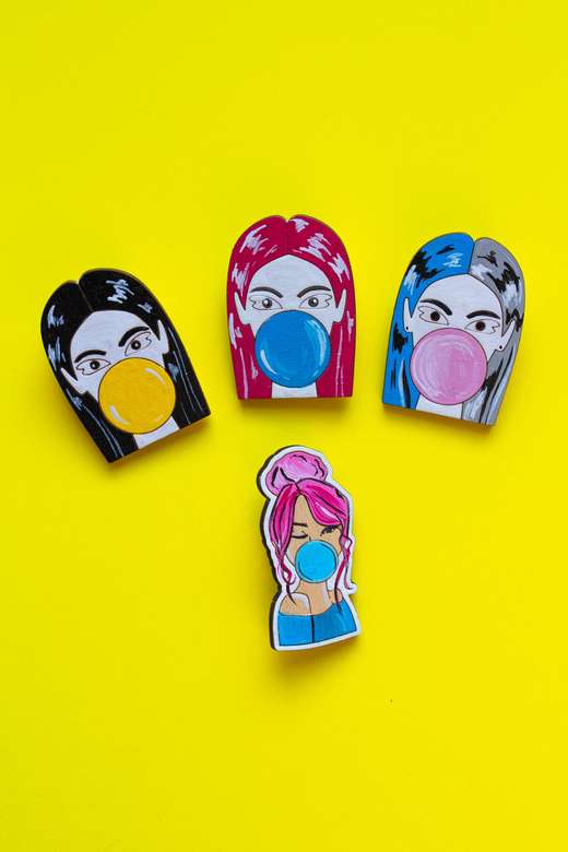 Деревянная брошь с росписью - Blue Bubble Gum