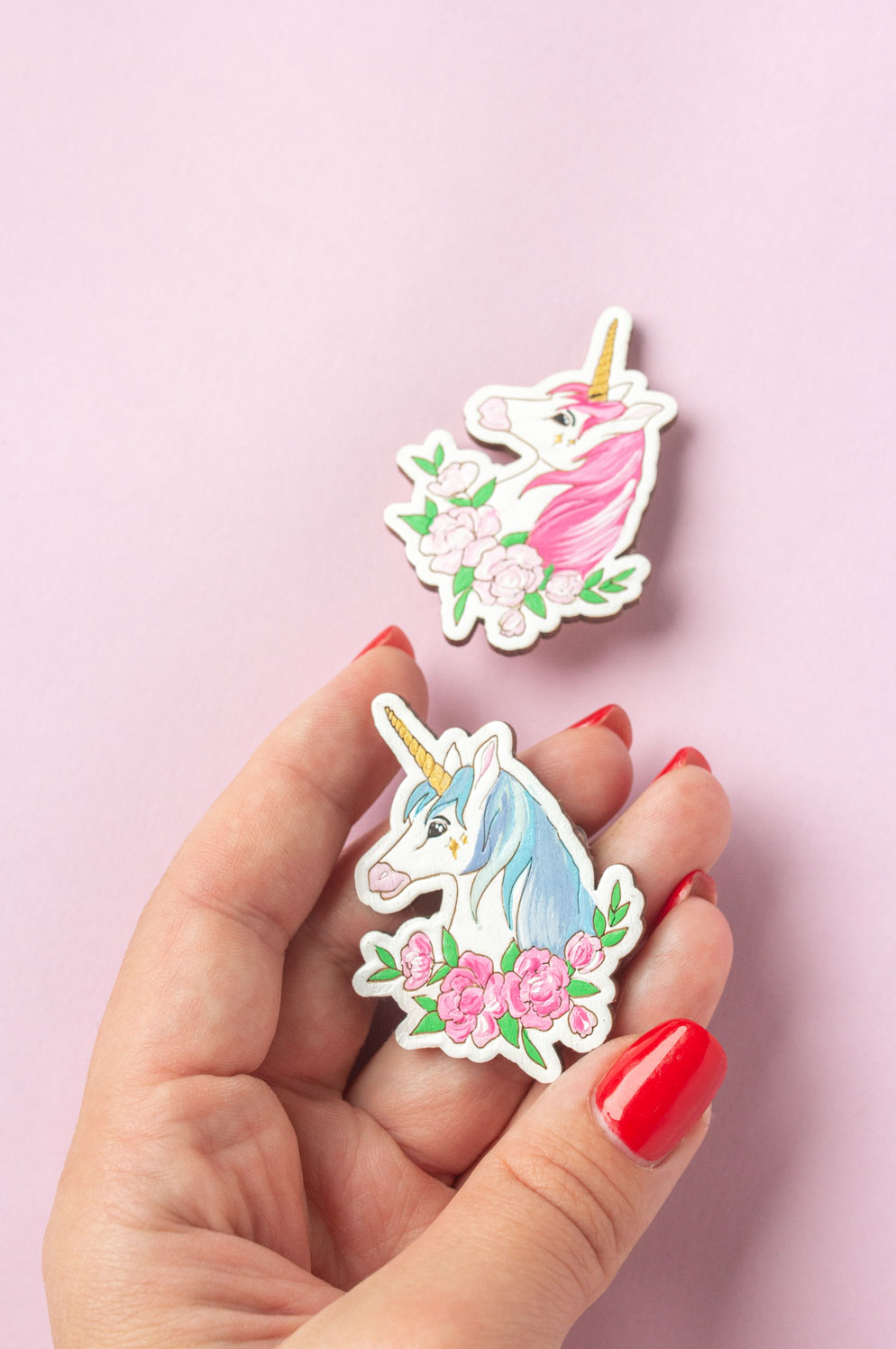 Деревянная брошь с росписью - Единорог