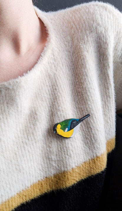 Деревянная брошь с росписью - Синица