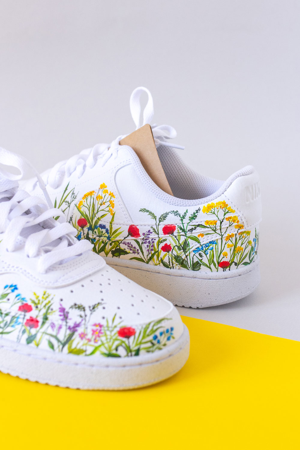 Роспись кожаных кед - Цветочное поле