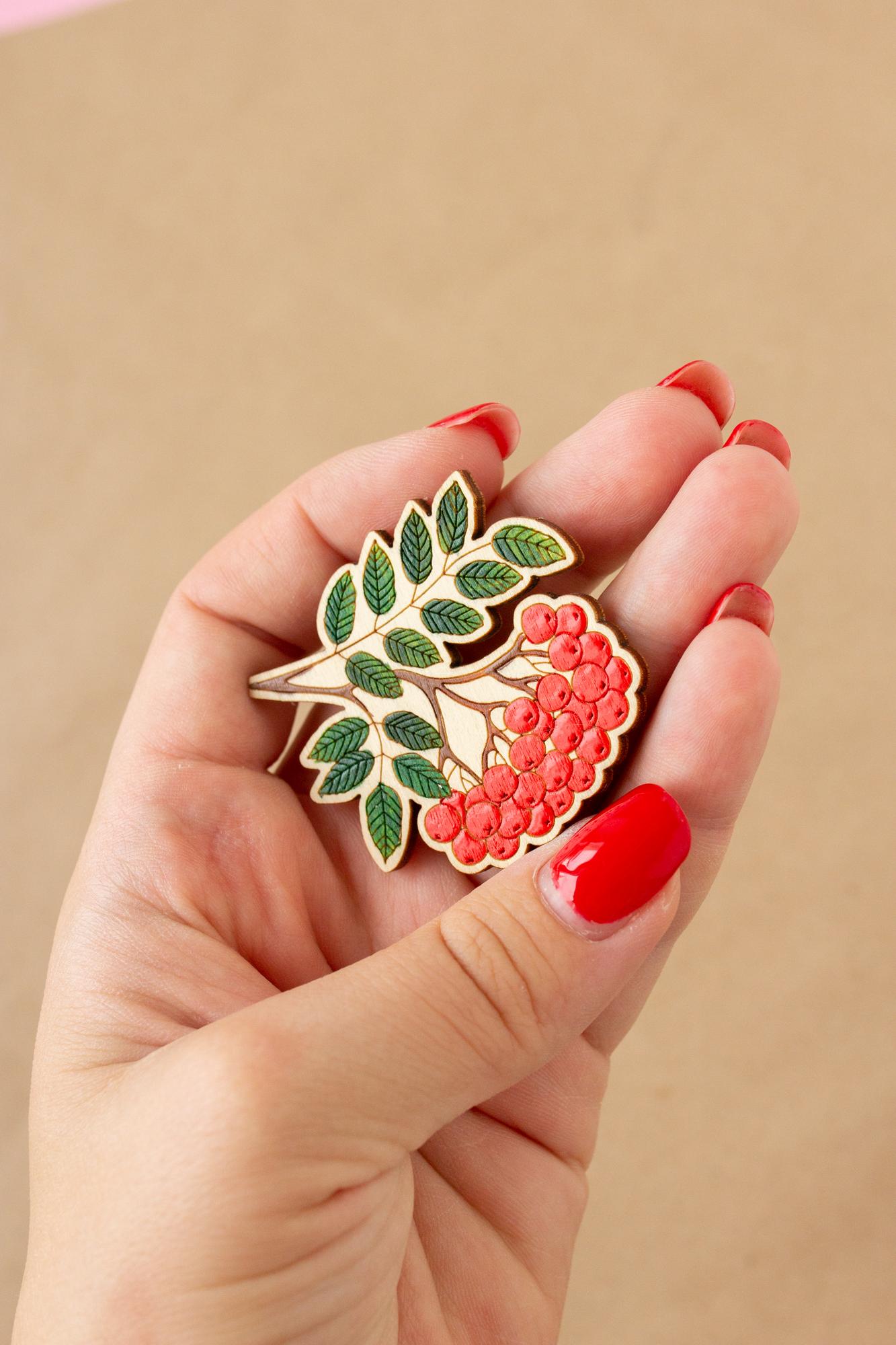 Деревянная брошь - Рябина