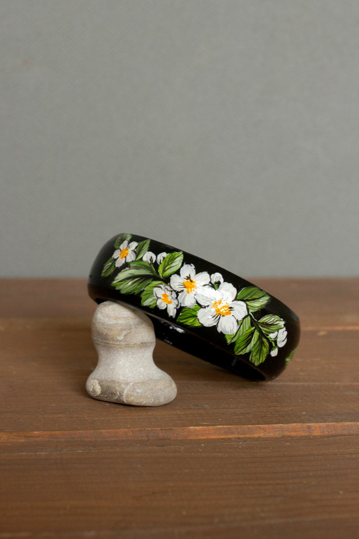 Деревянный браслет с росписью - Цветущая клубника