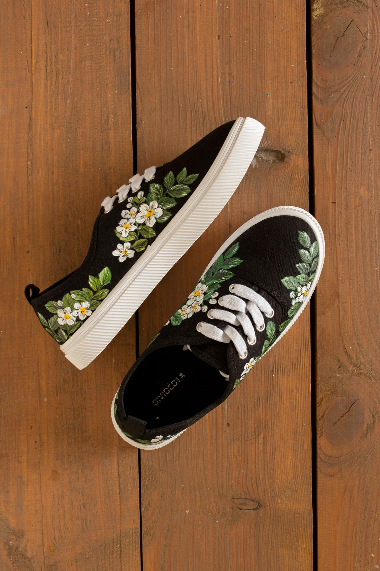 Чёрные кеды с росписью - Цветущая клубника