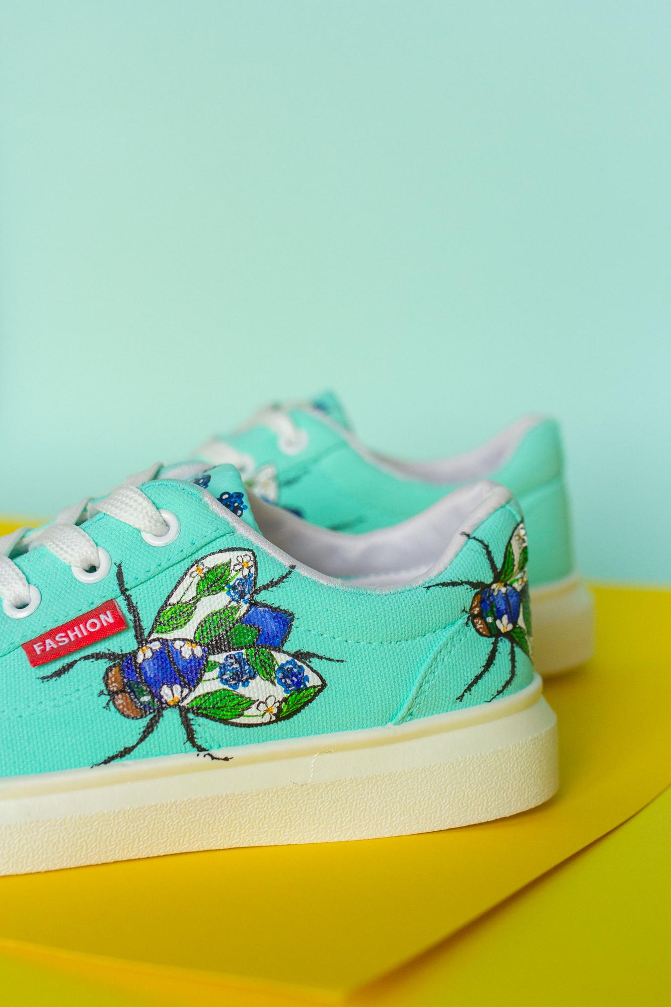 Бирюзовые кеды с росписью - Ежевичные мушки