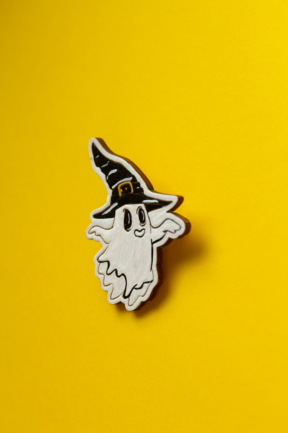 Деревянная брошь - Приведение