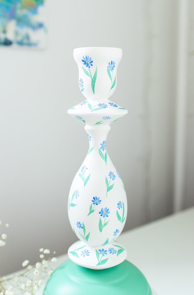 Белый подсвечник из дерева с росписью - Весна пришла