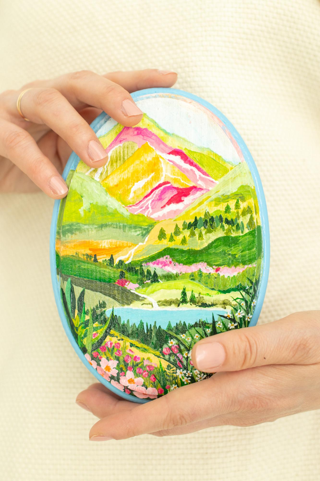 Панно из дерева с росписью - Горная долина, утопающая в цветах