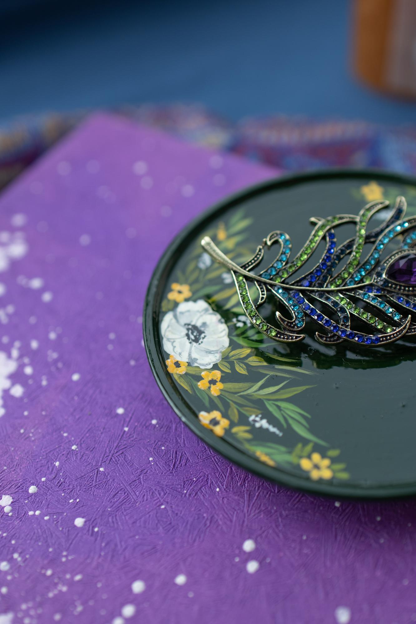 Тарелка-подставка для украшений с росписью - Зелень полей