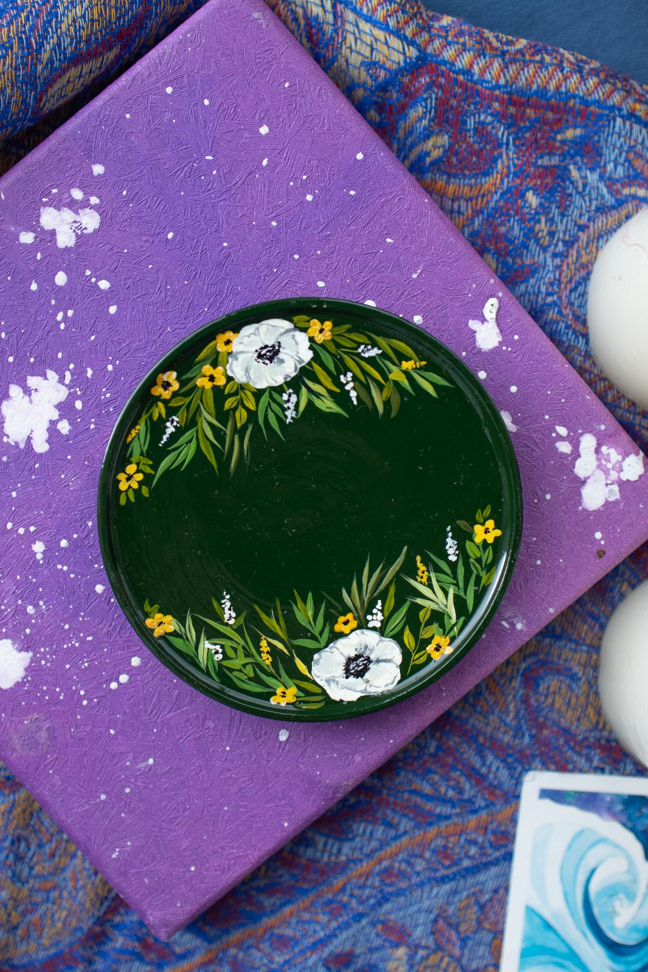 Тарелка-подставка для украшений с росписью - Зелень полей