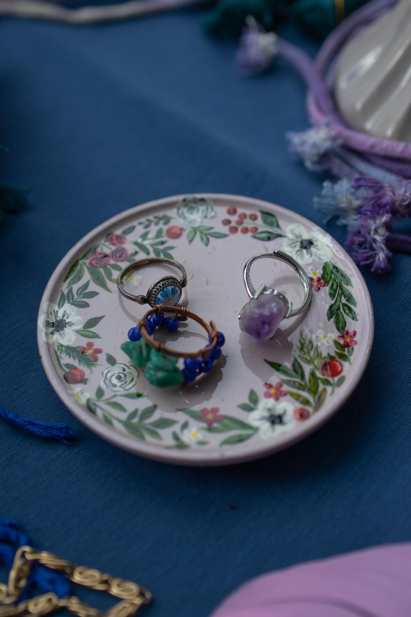 Тарелка-подставка для украшений с росписью - Поле на рассвете