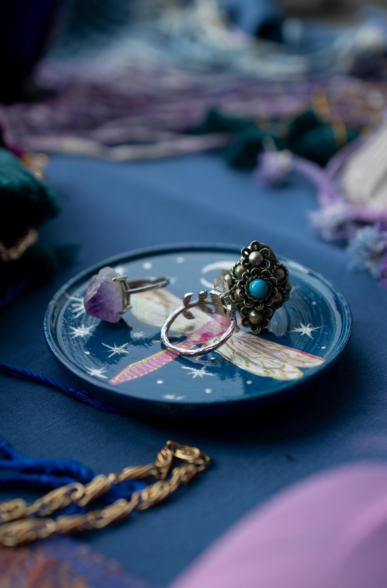 Тарелка-подставка для украшений с росписью - Стрекоза