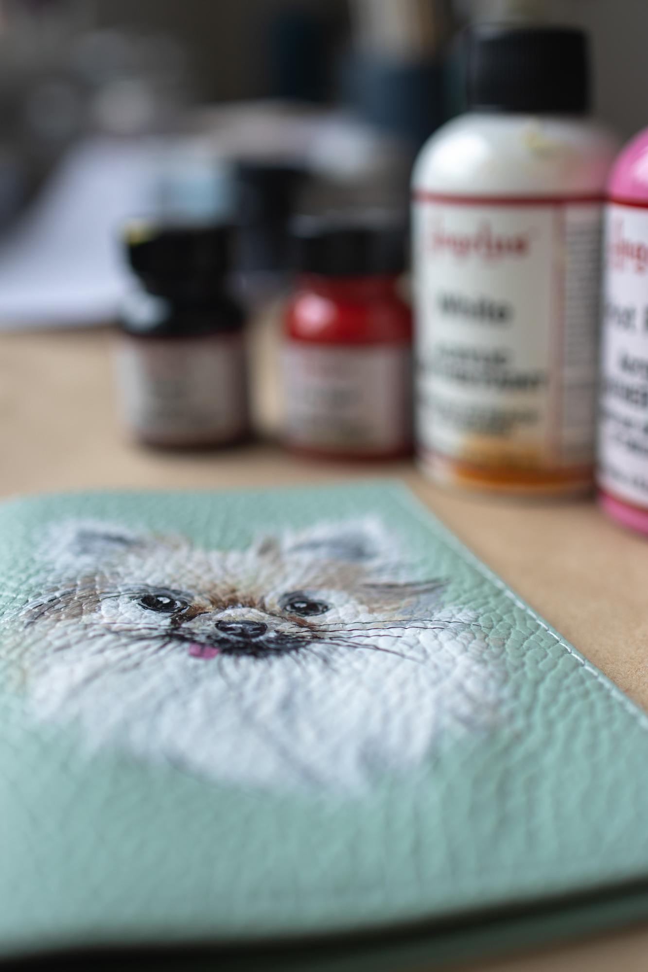 Кожаная обложка на паспорт с росписью - портрет Шпица