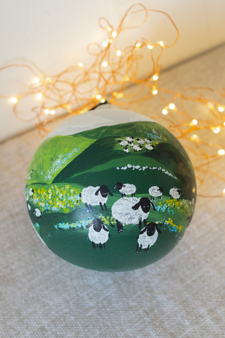Ёлочный шар с росписью - Поля с овечками в горах