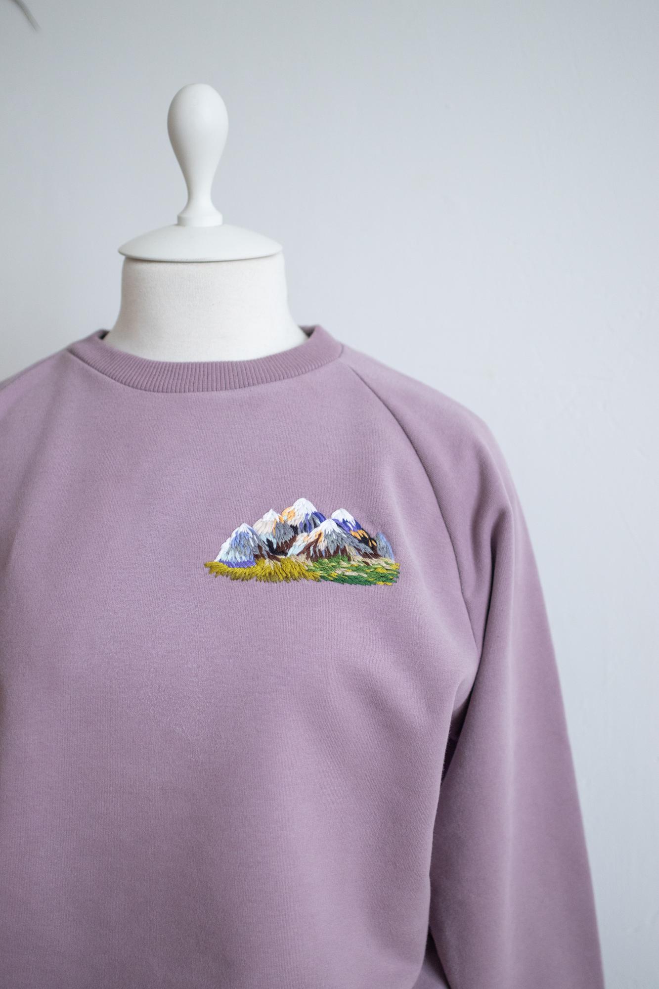 Свитшот с ручной вышивкой - Горы