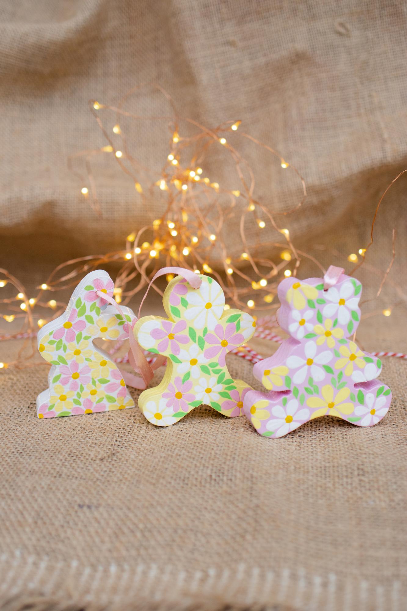 Ёлочные игрушки из дерева с росписью -  Цветочные фигурки