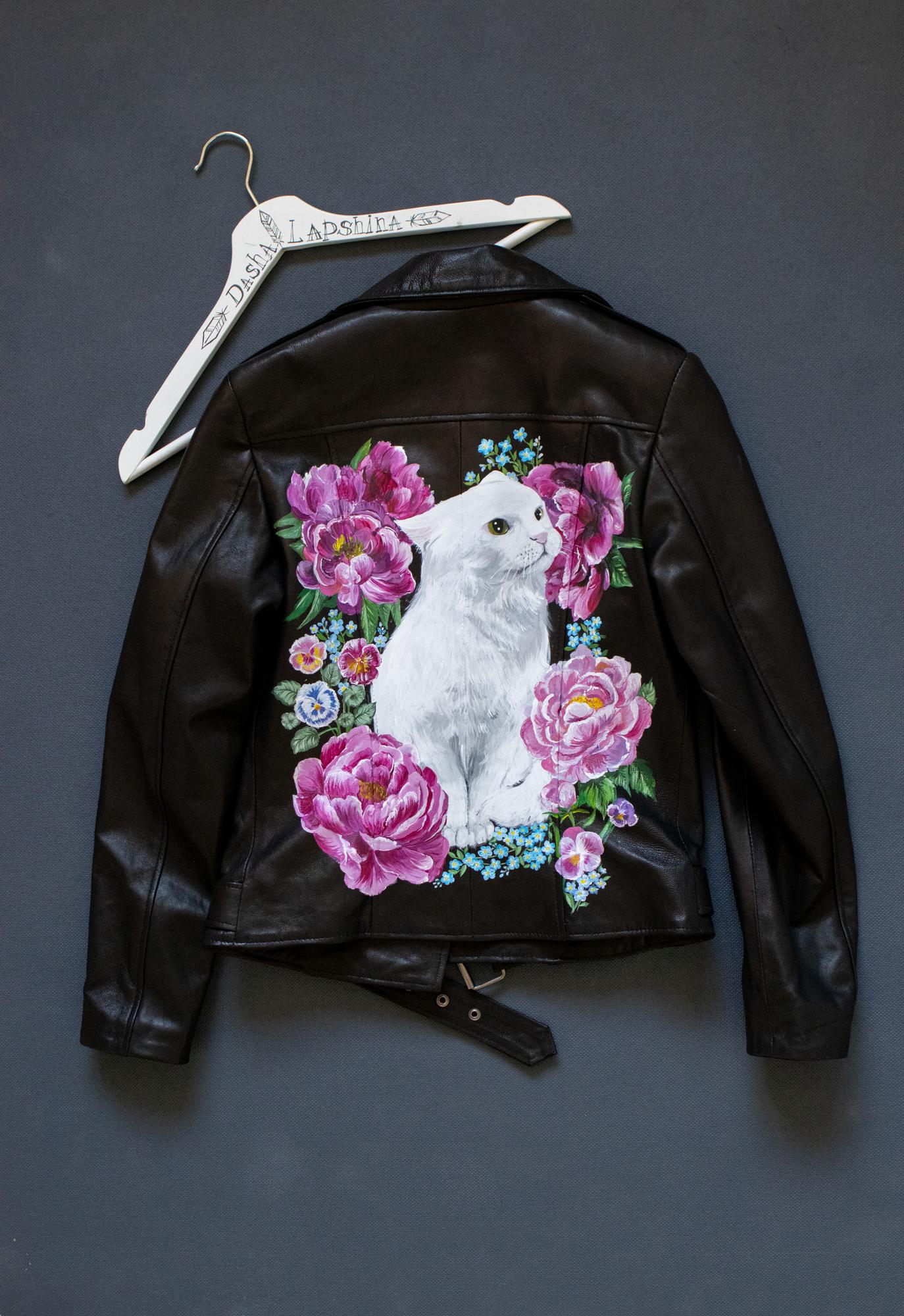 Ручная роспись кожаной куртки - Котик в цветах