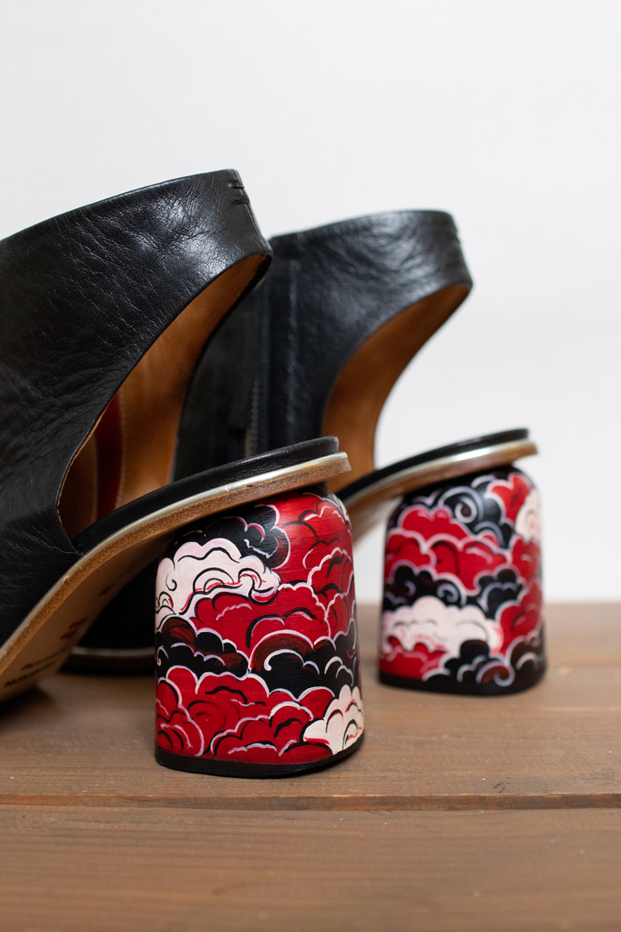 Роспись каблуков из дерева - Красные волны