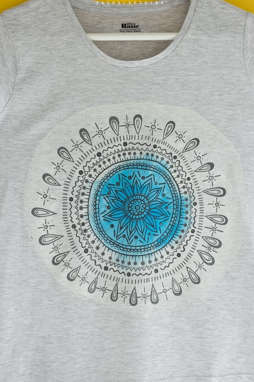 Футболка с росписью Delicate Kingdom