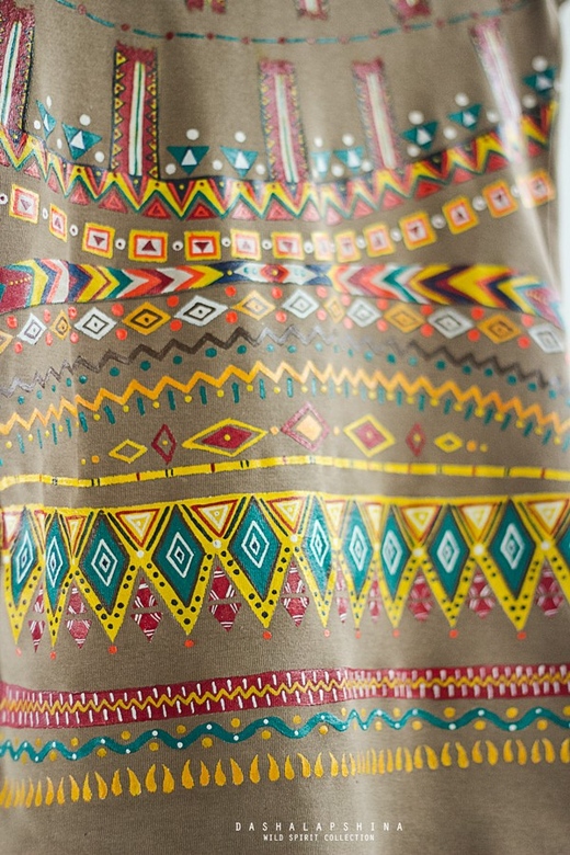 Футболка с росписью орнаментом - Native