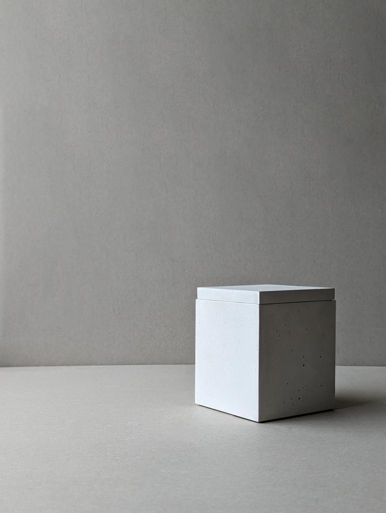 Бетонный куб с крышкой BERNT M