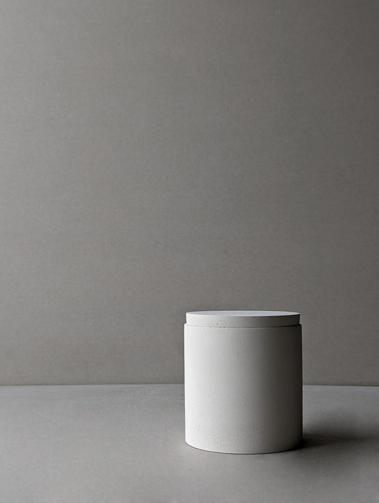 Бетонный цилиндр с крышкой TIRA M