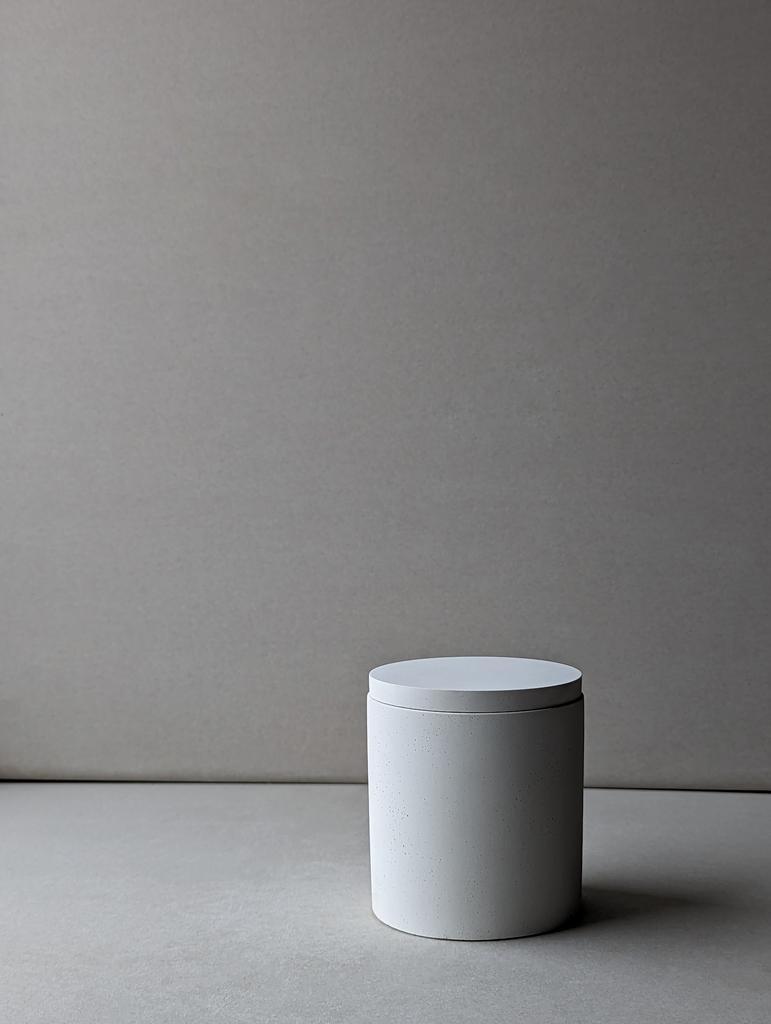 Бетонный цилиндр с крышкой TIRA L