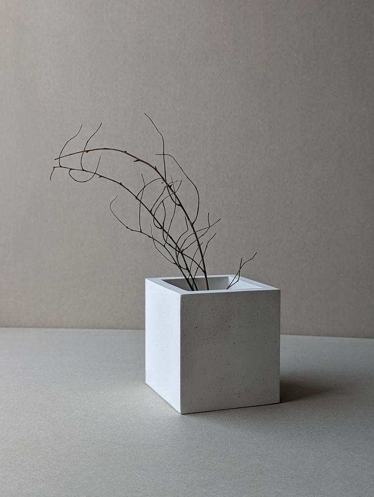 Куб из бетона BERNT M