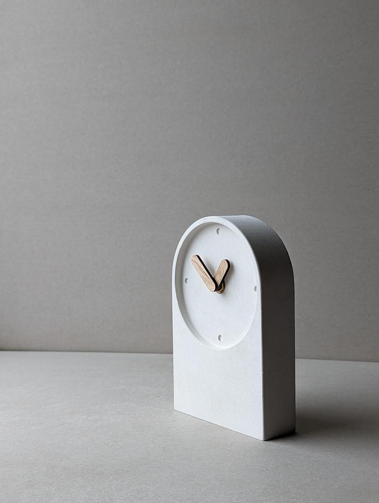 Настольные часы из бетона MERIT в дизайнерской коробке