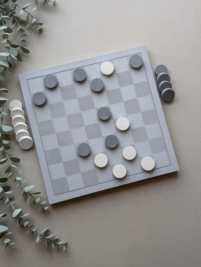 Настольная игра из бетона ШАШКИ в подарочной упаковке