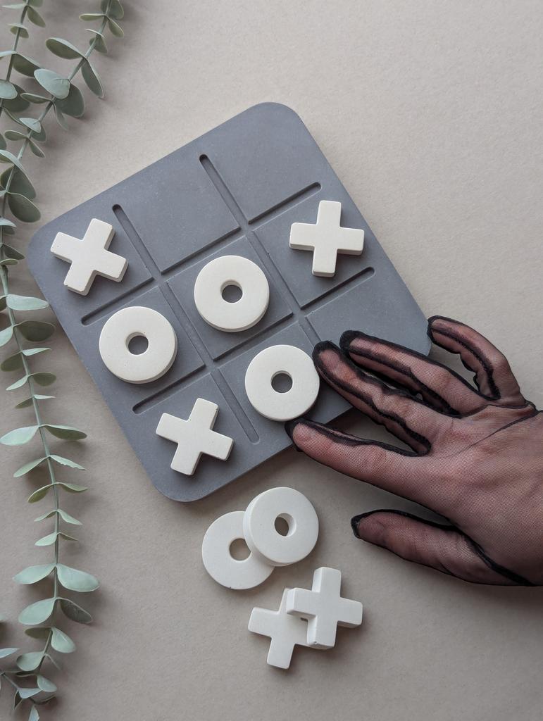 Настольная игра из бетона крестики - нолики BRUNI (базальт/белый)