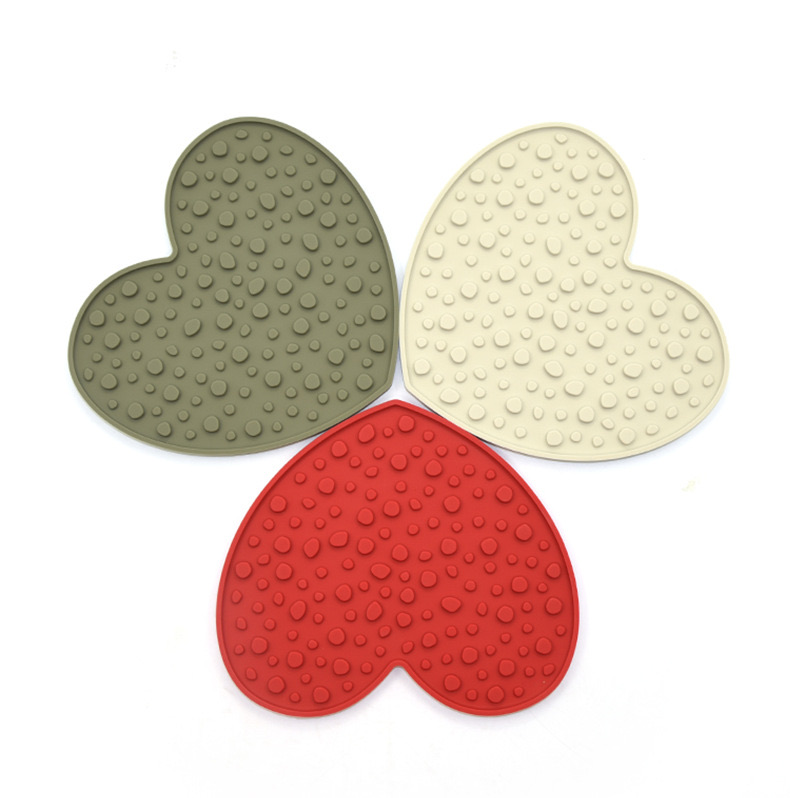 Лизательный коврик - сердечко