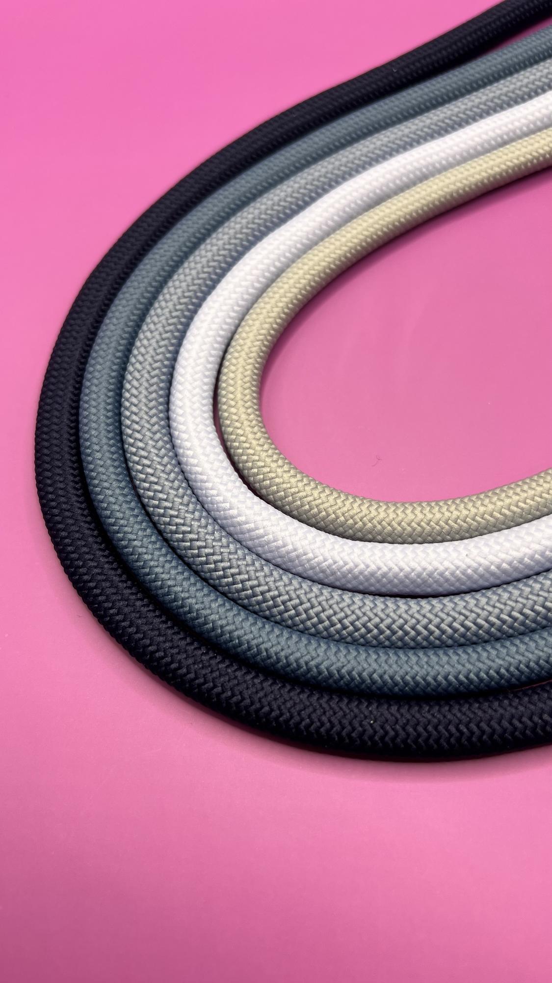 Шнурок для телефона «Свободные ручки»