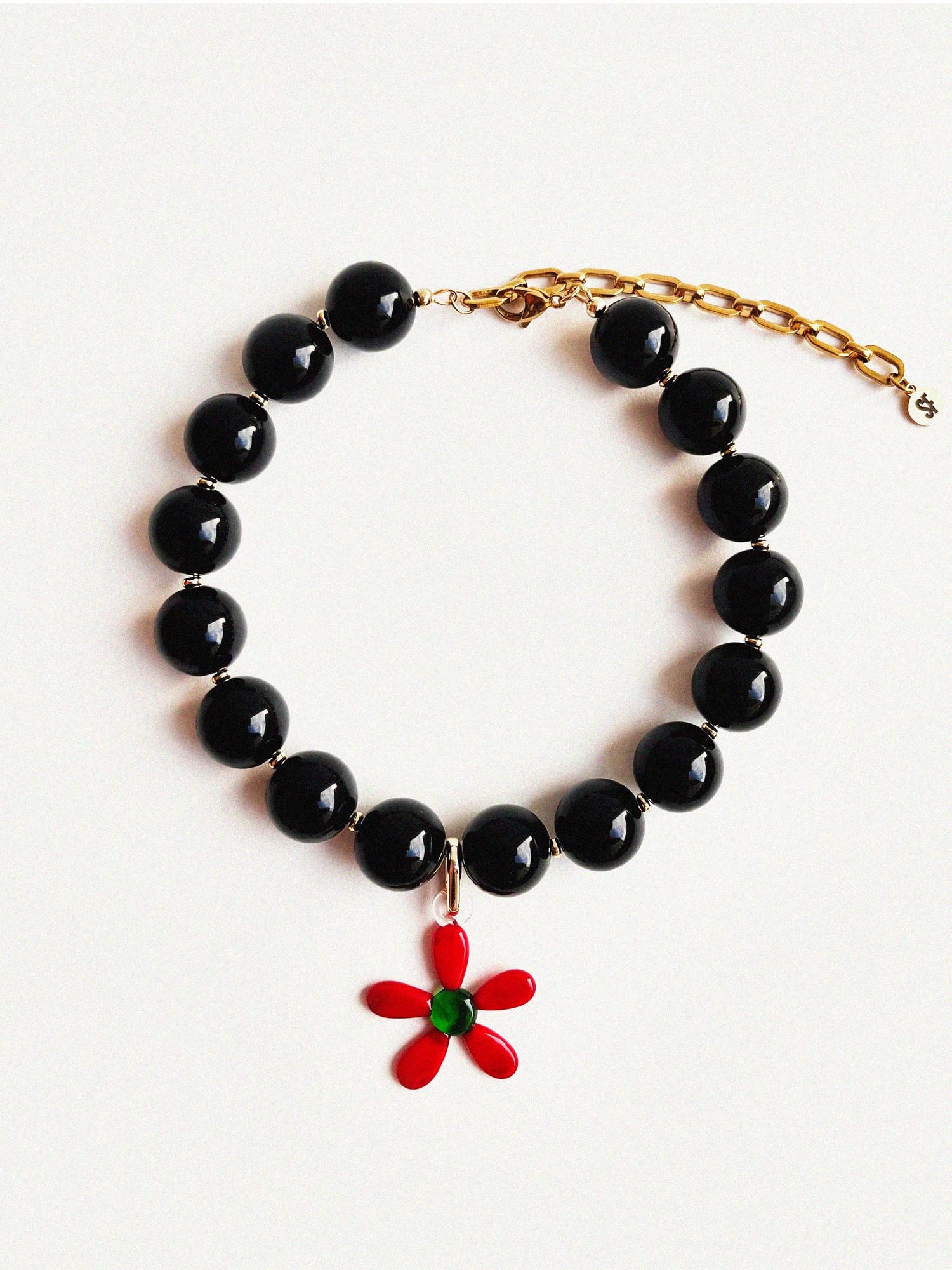 Черные бусы с подвеской