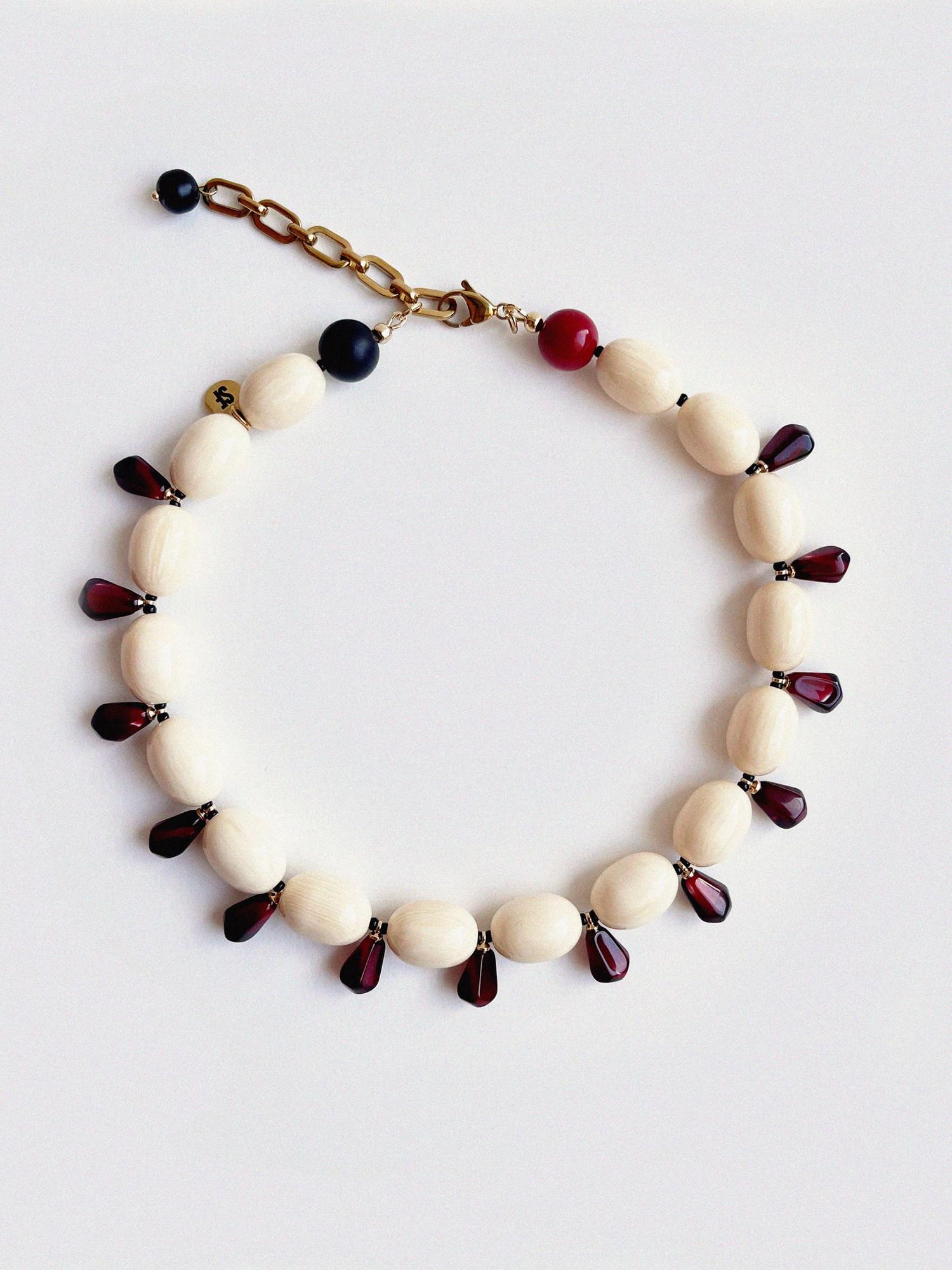 Бусы с гранатовыми зернами