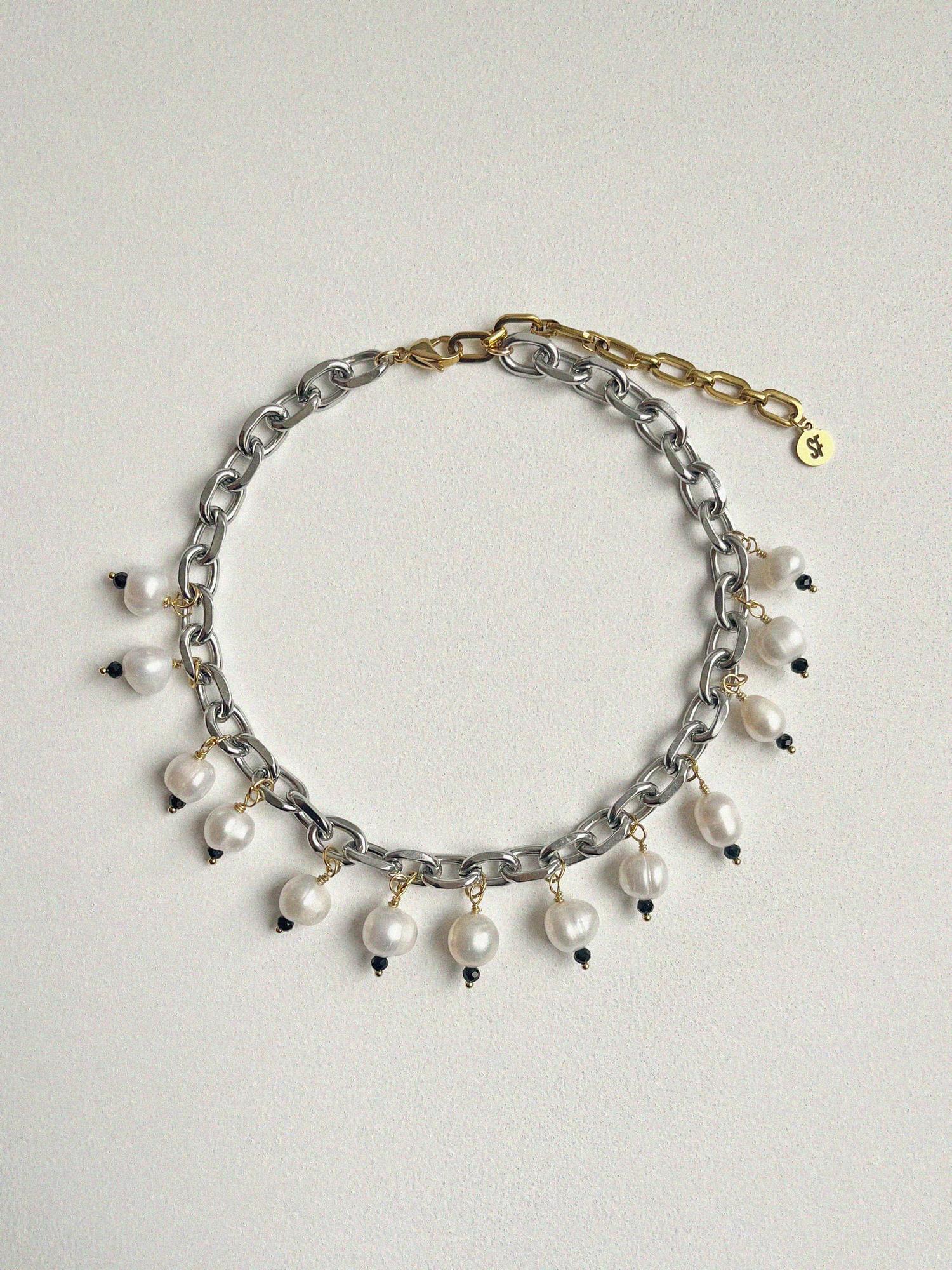 Колье "Белый жемчуг на цепи"