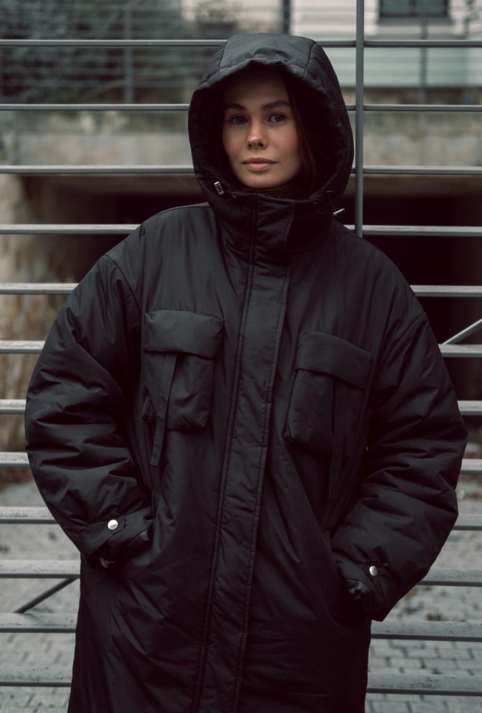 Зимнее пальто с капюшоном и накладными карманами Laconic BLACK