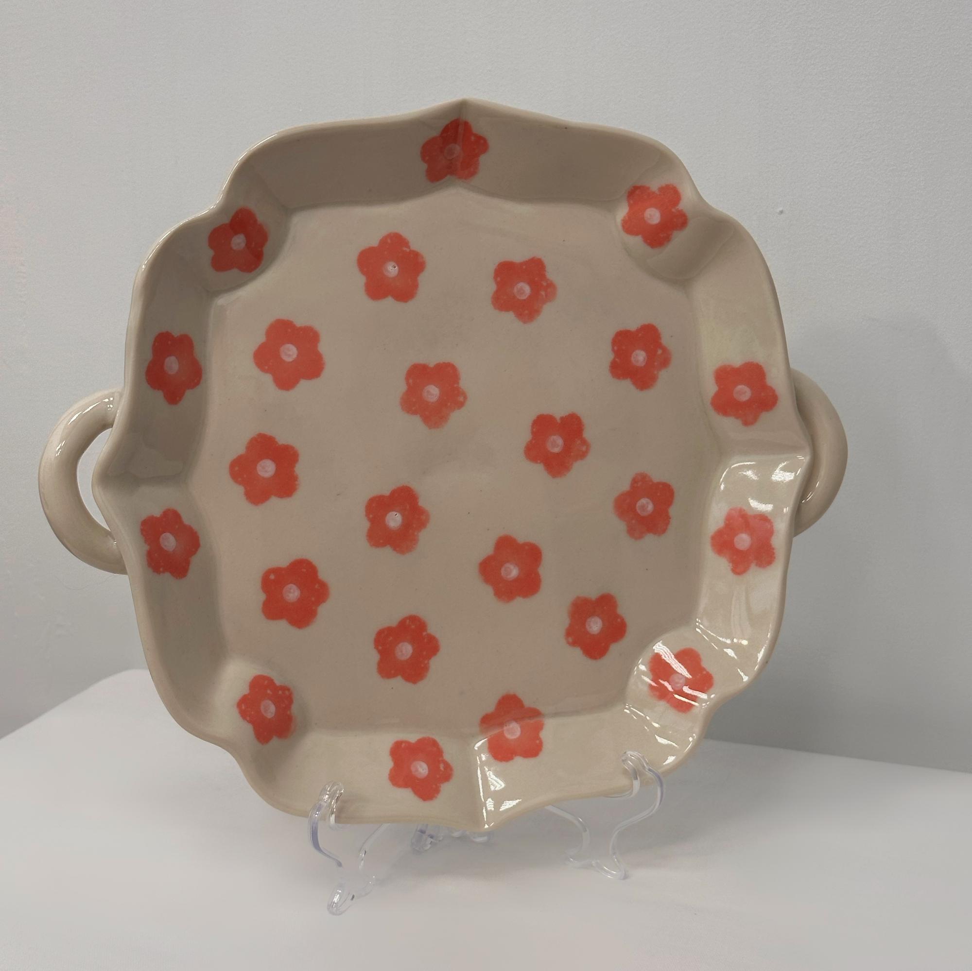 Поднос с розовыми цветами