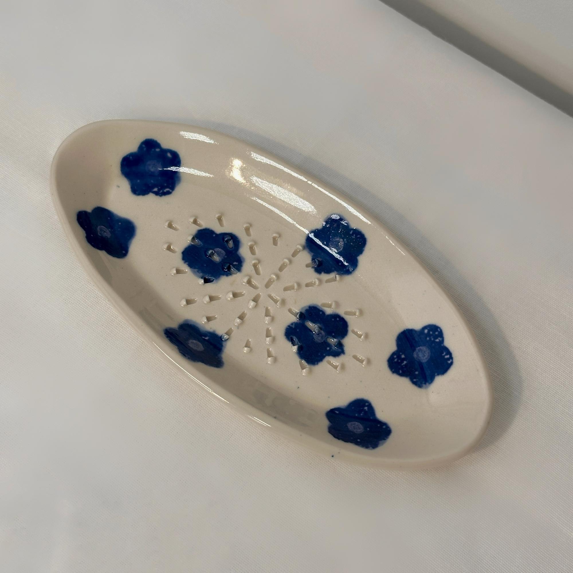 Тёрка с синими цветами