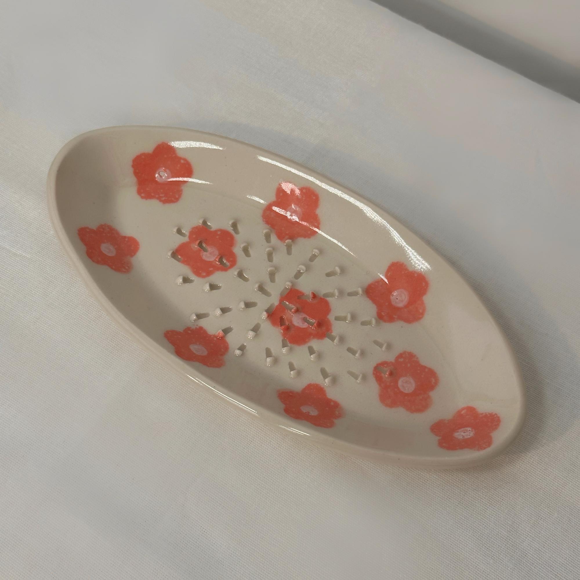 Тёрка с розовыми цветами