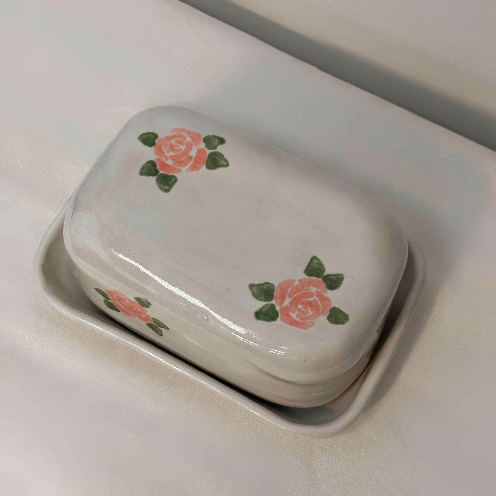 Маслёнка белая с цветами