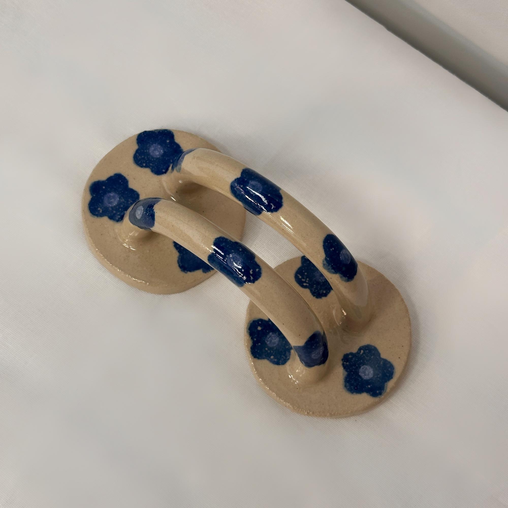 Салфетница с синими цветами