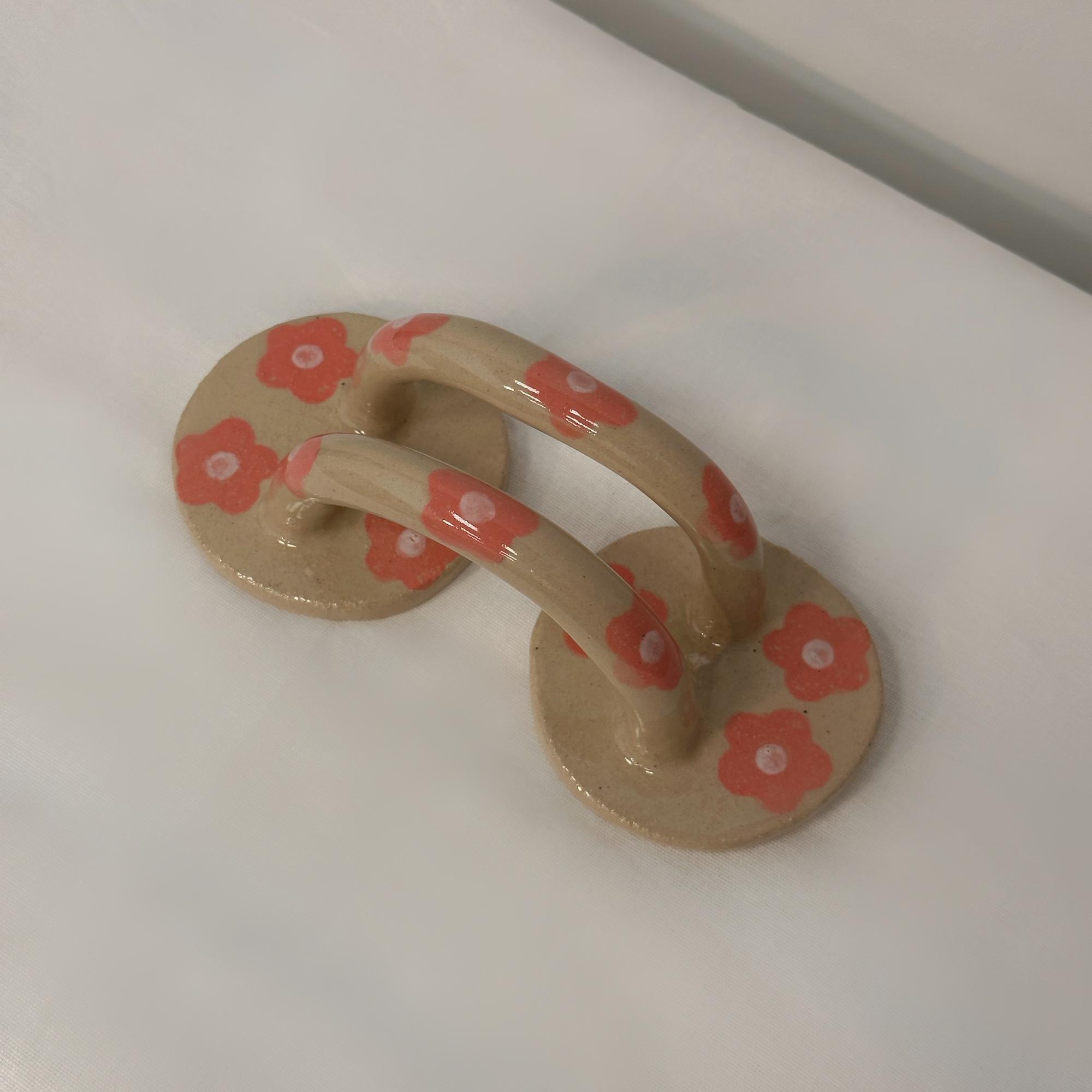 Салфетница с розовыми цветами