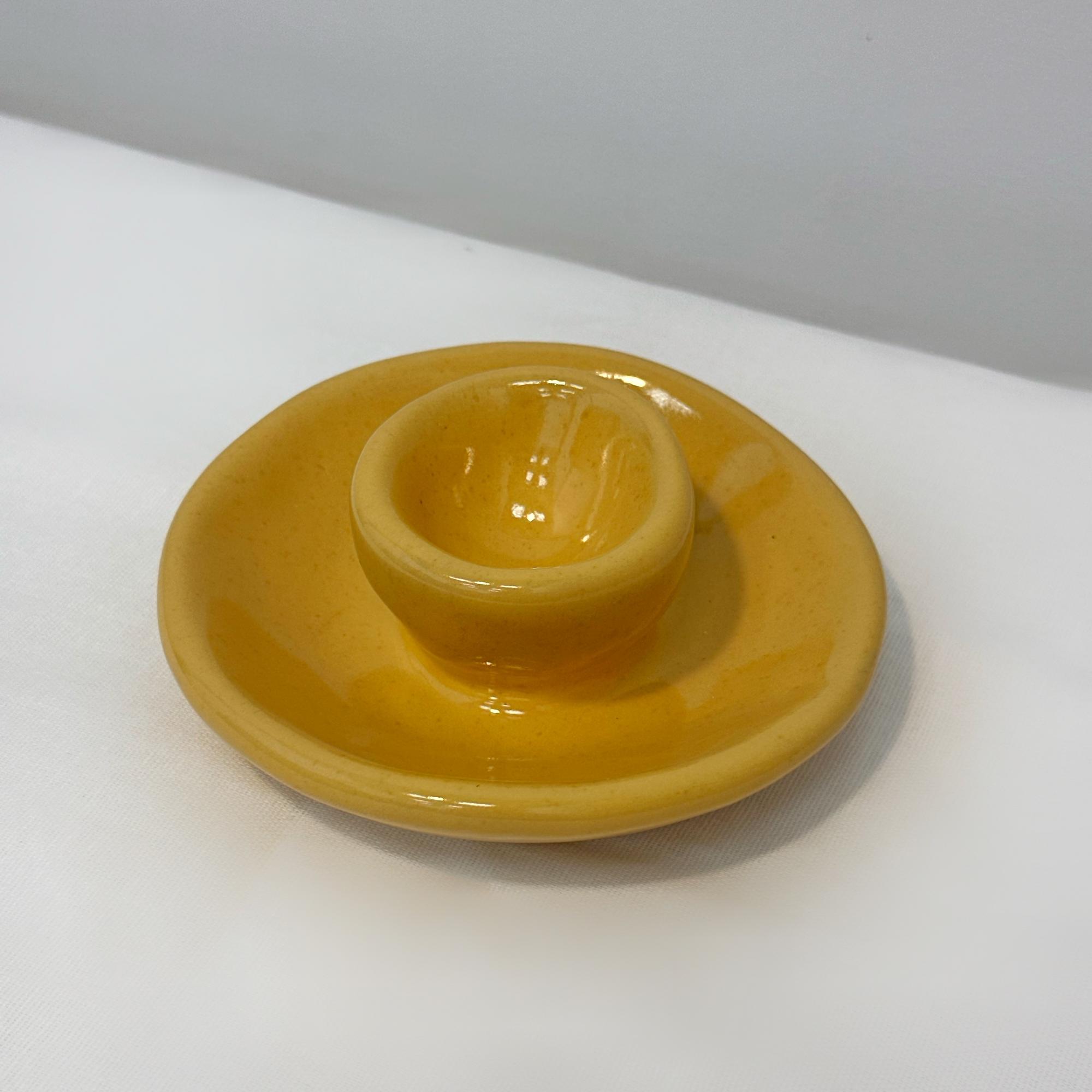 Подставка под яйцо жёлтая