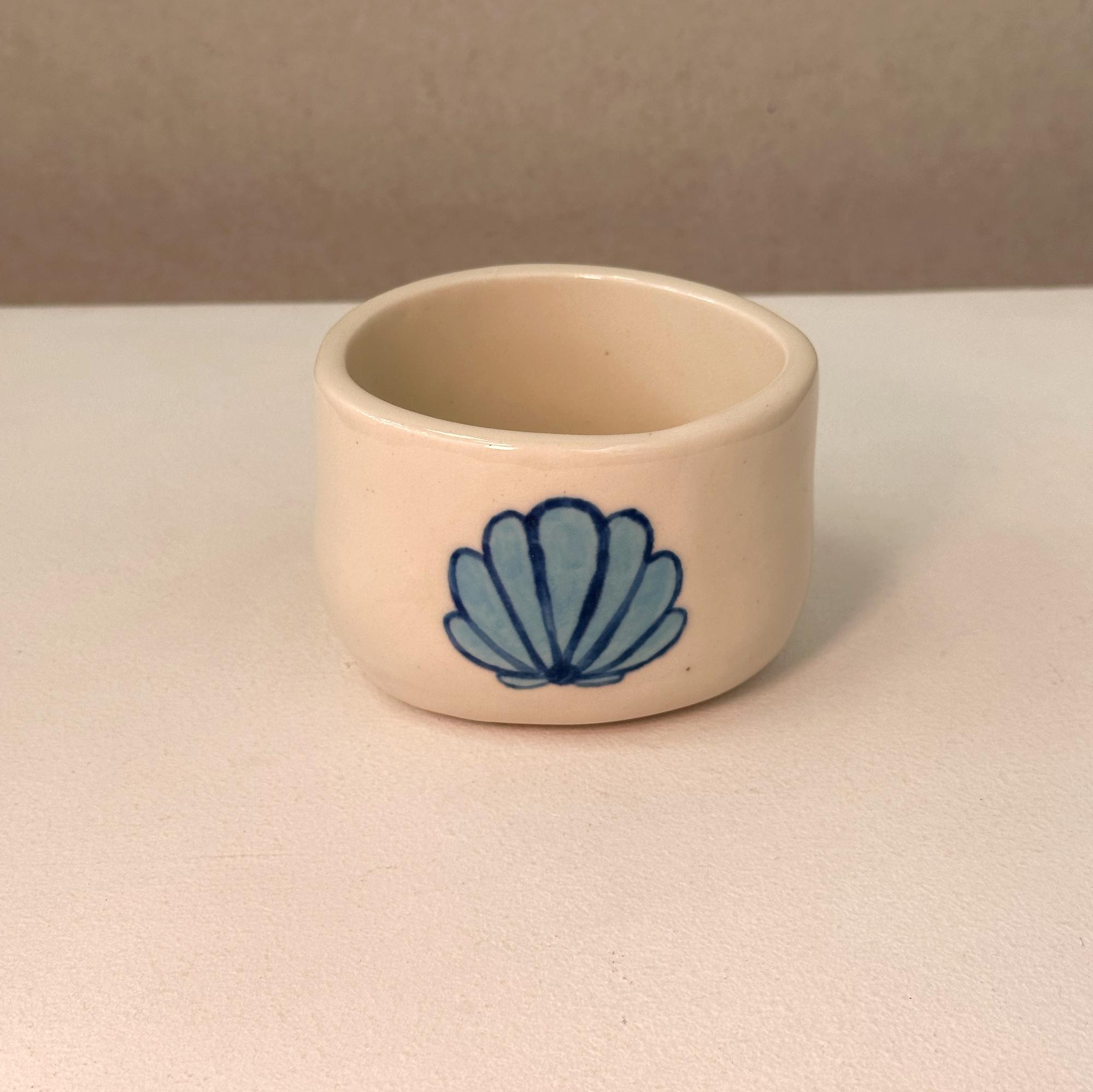 Стакан с ракушкой