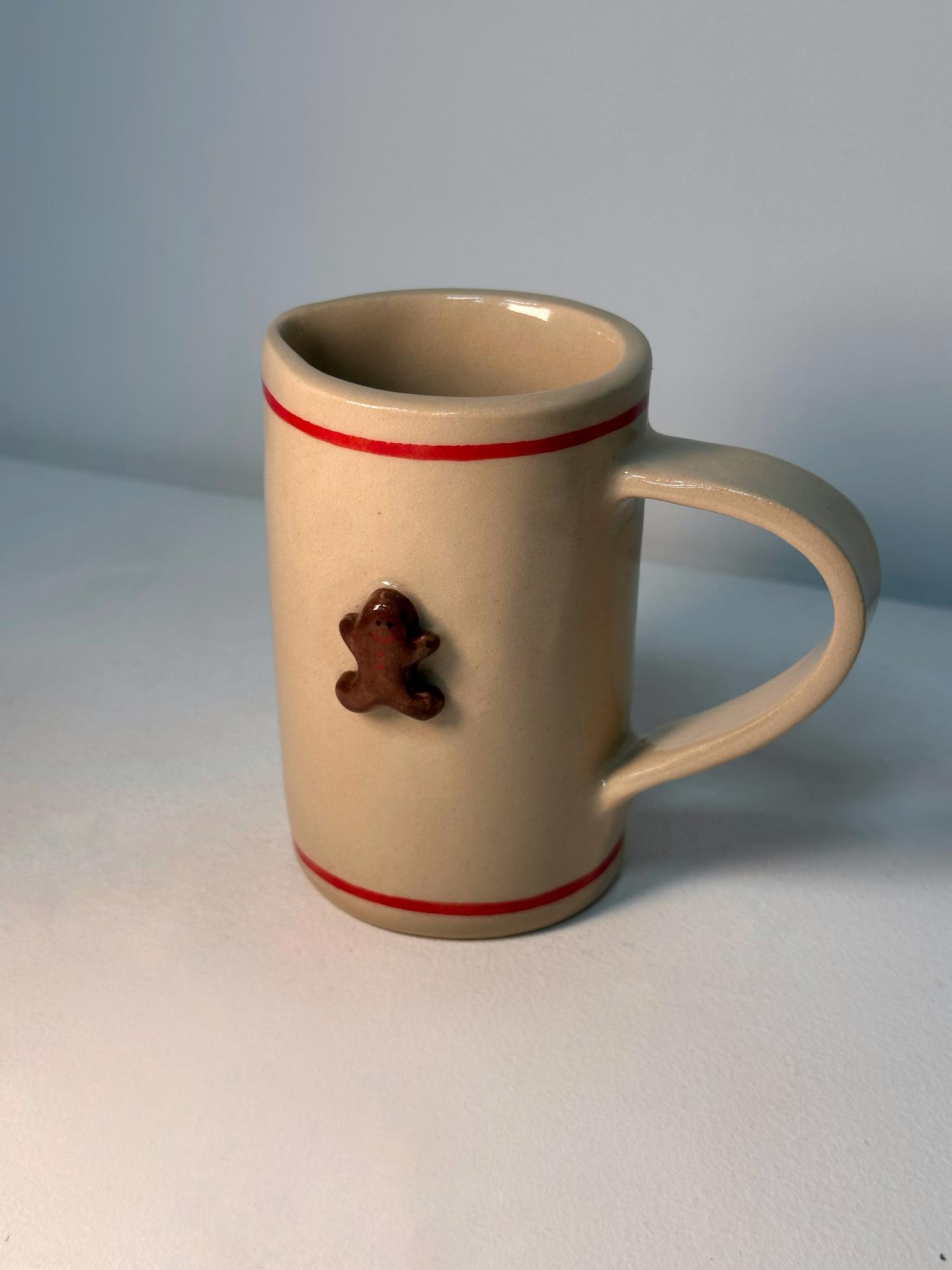 Молочник с пряником